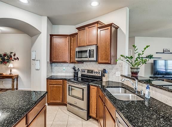 4th image of 2221 Michelle Creek Dr