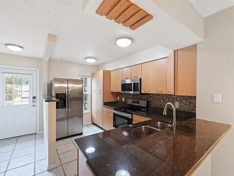 5902 Stratton Park Dr — Photo 7