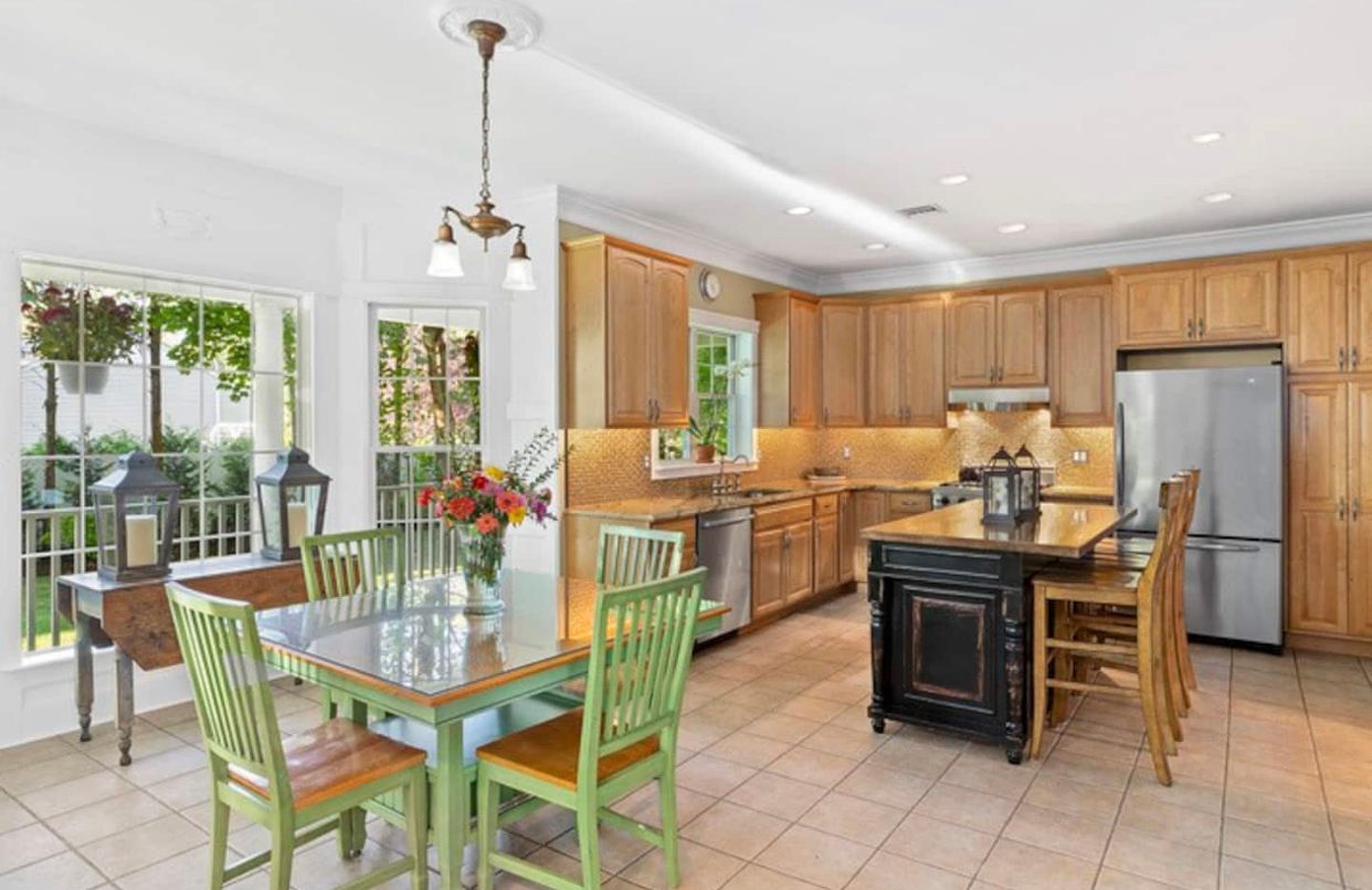  Bright Kitchen