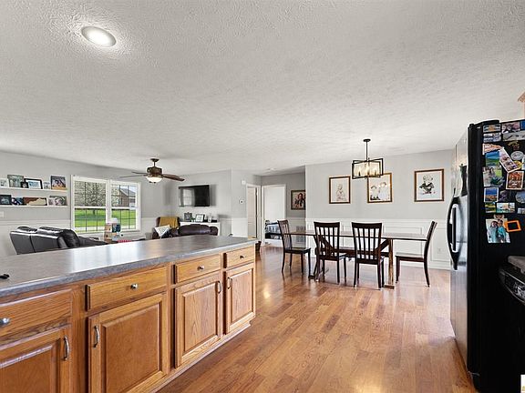 4th image of 318 Redwood Way