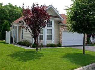 545 Leisure Dr, Ridge, NY 11961