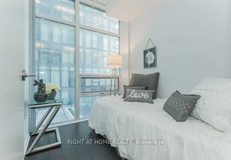 36 Lisgar St #812W — Photo 9