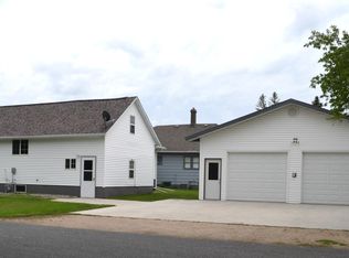 731 N Central St, Warren, MN 56762