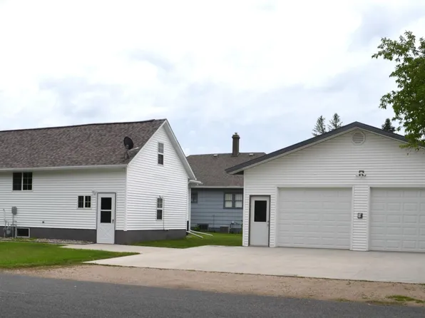 731 N Central St, Warren, MN 56762