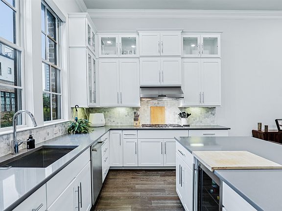 4th image of 707 Will Rice Ave