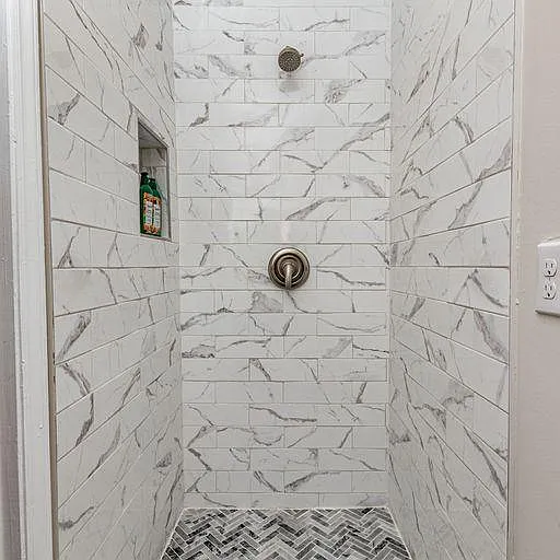 217 E Lee St — Photo 15