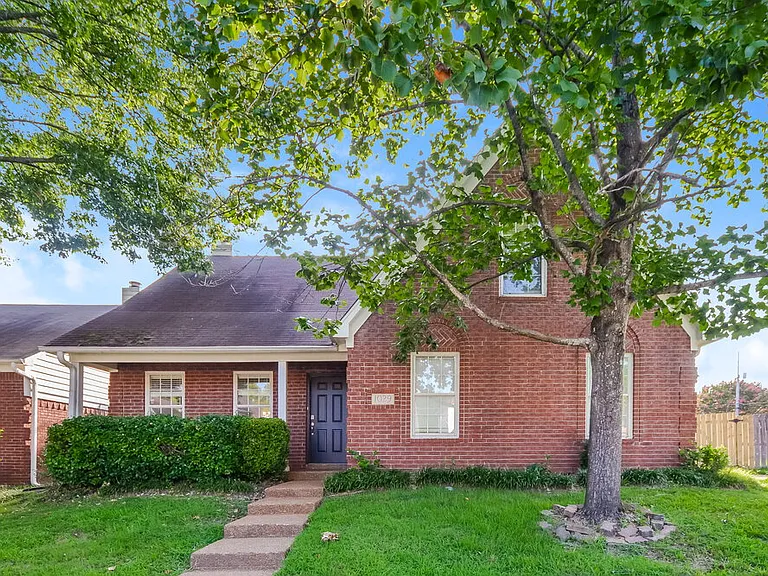1029 Appling Meadow Dr — Photo 1
