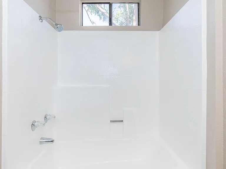 Oak Tree Court Apartment Homes — Photo 65