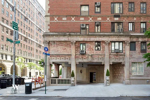 Sold by Warburg | media 7