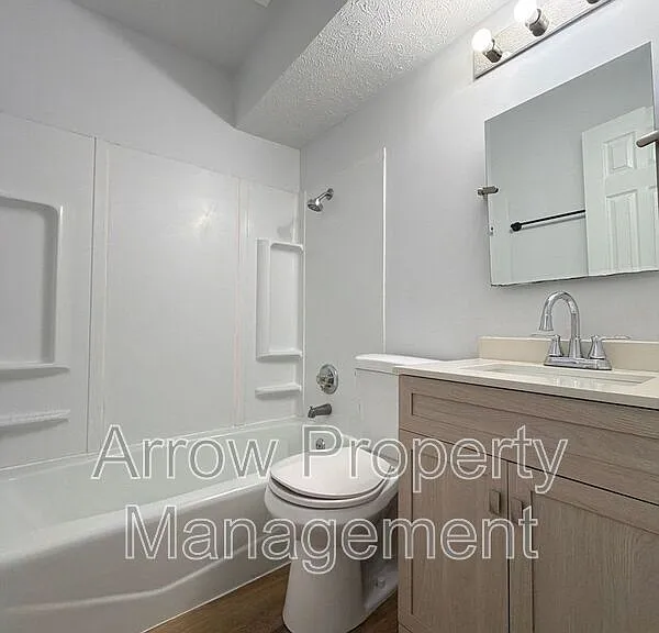1215 E St #4 — Photo 9