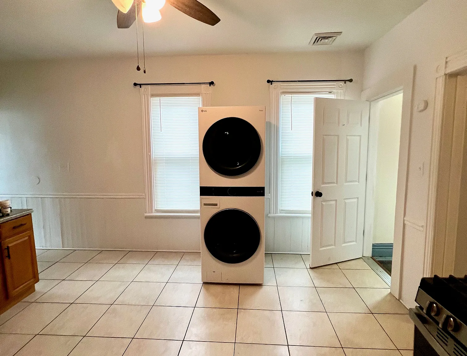 2 bed, 950 sqft, $1,300 — Photo 3