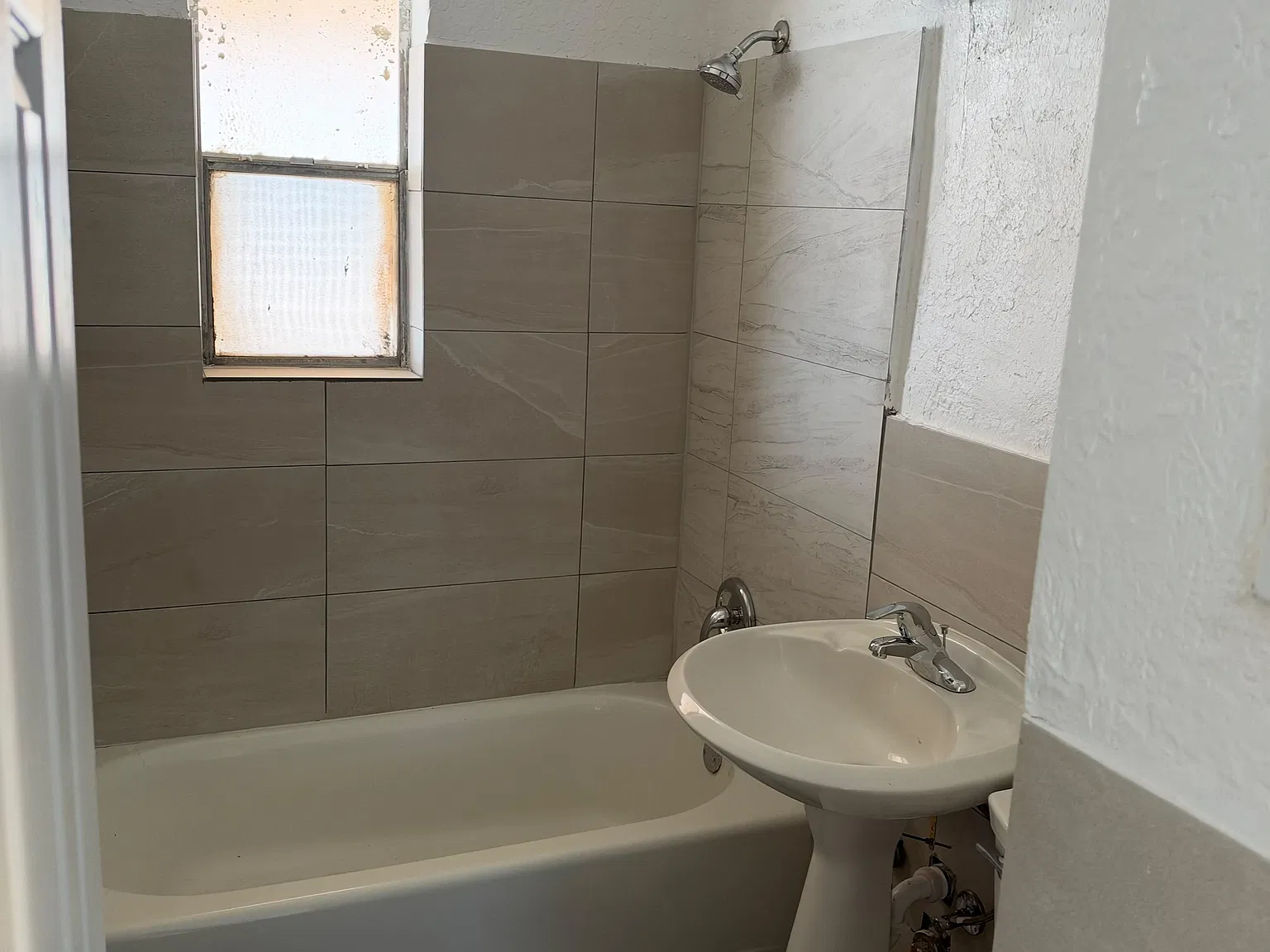 3 bed, 975 sqft, $1,400 — Photo 4