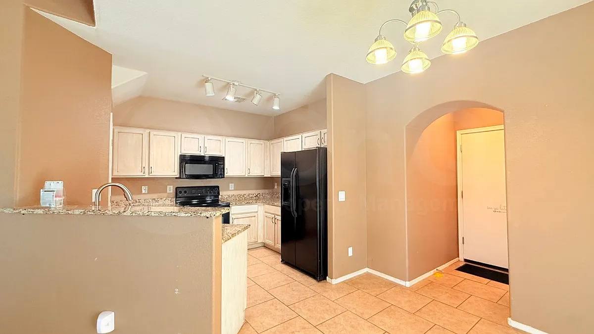 3 bed, 2.5 bath, 1201 sqft, $1,999 — Photo 2