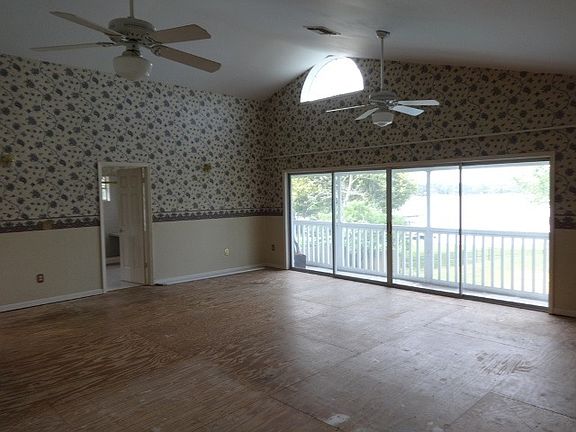 4th image of 110 Cherry Hill Cir