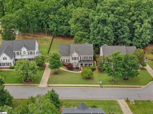 209 Hartwick Ln, Fountain Inn, SC 29644