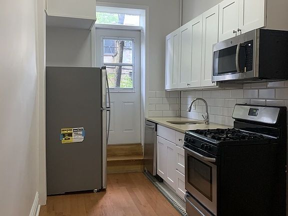 3rd image of 549 10th St #1