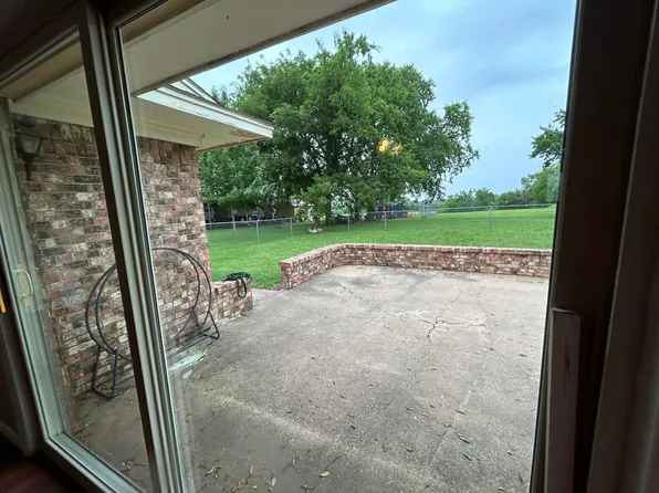 410 Division St, Greenville, TX 75401