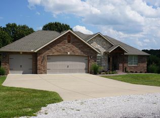 1701 S Songbird Cir, Nixa, MO 65714