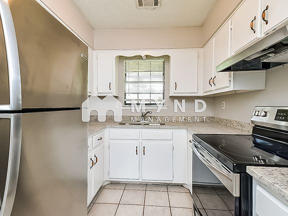 4th image of 10671 Chateau Dr