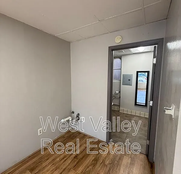 518 Center St — Photo 3