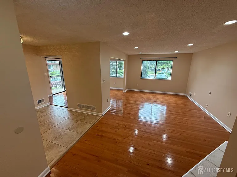 1302 Edison Glen Ter — Photo 30