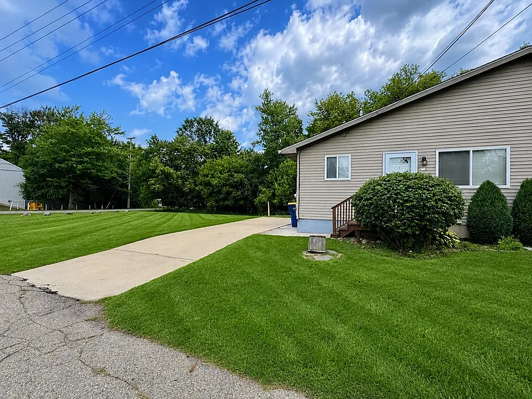 105 W John St — Photo 1
