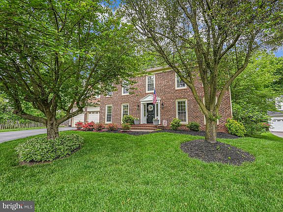 2nd image of 3519 Majestic Pine Ln