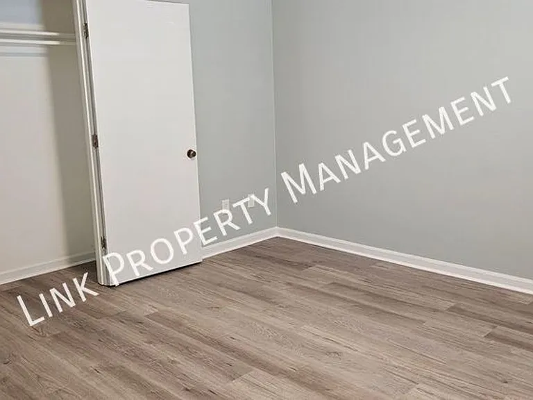 900 Peppermill Rd — Photo 18