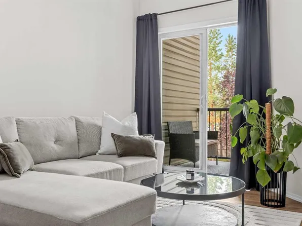 73 Erin Woods Ct SE #2213, Calgary, AB T2B 3V2