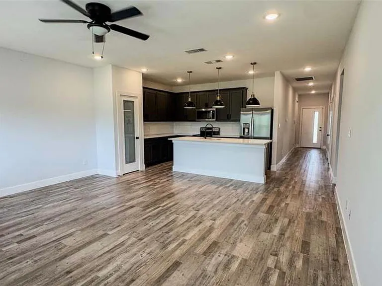 3105 Spencer St — Photo 1