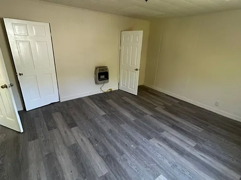 82 Maple St — Photo 4