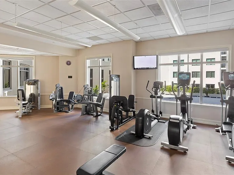300 Beach Dr NE #302 — Photo 36