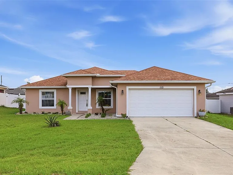 115 Maple Dr — Photo 1