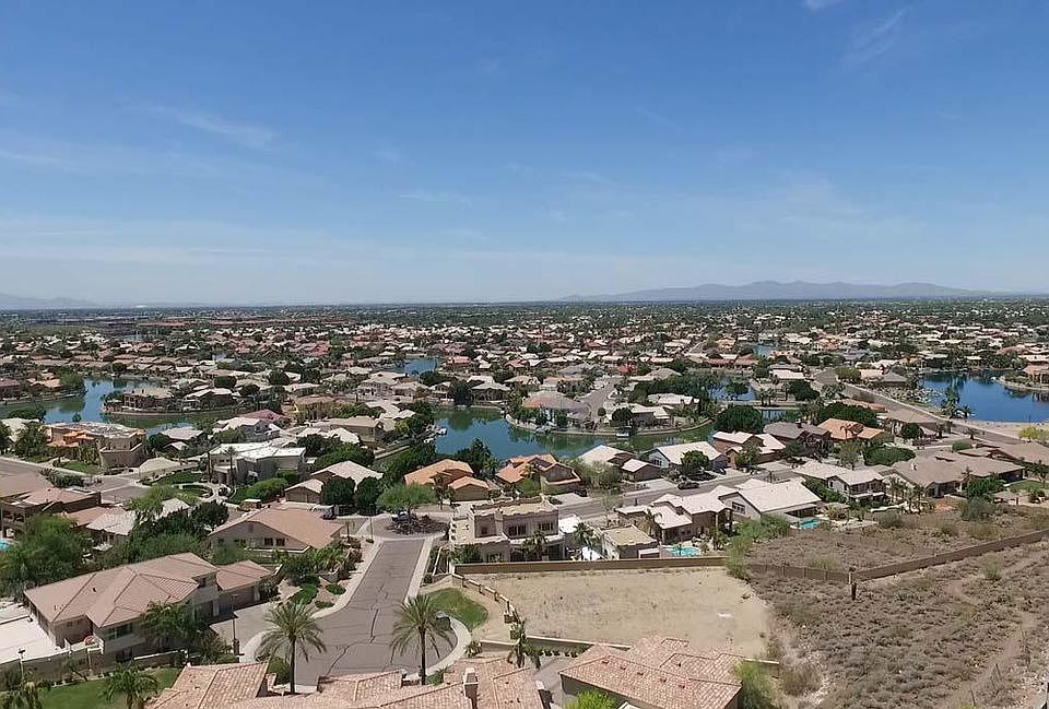 2nd image of 5149 W Arrowhead Lakes Dr