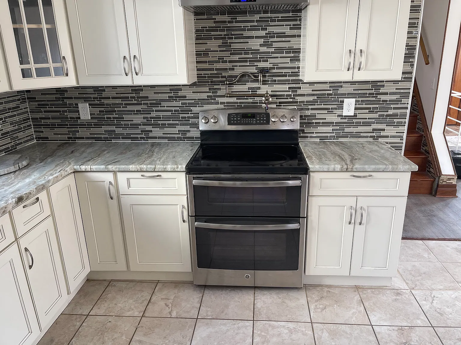 4 bed, 2100 sqft, $4,300 — Photo 2