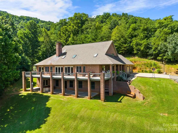 126 Hillcrest Dr, Barnardsville, NC 28709