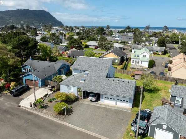 1220 S Edgewood St, Seaside, OR 97138