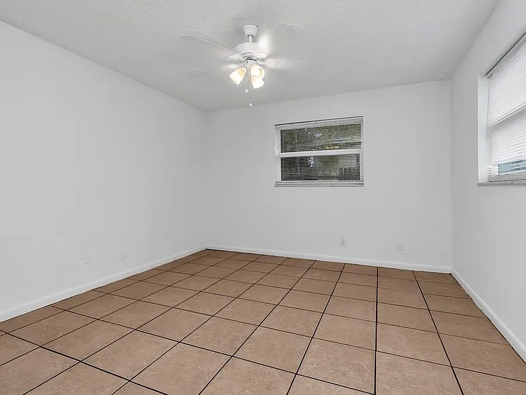 1320 Wellington St #B — Photo 16