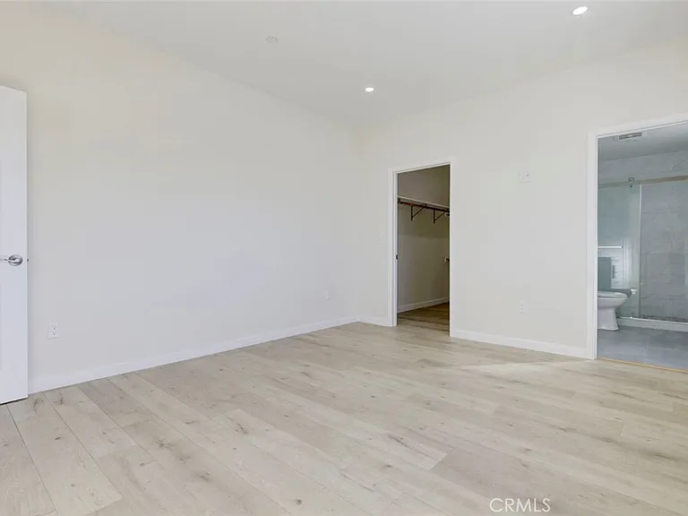 7408 Radford Ave — Photo 18