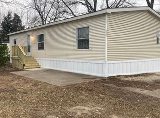 735 SE Ridgeview Dr, Topeka, KS 66609