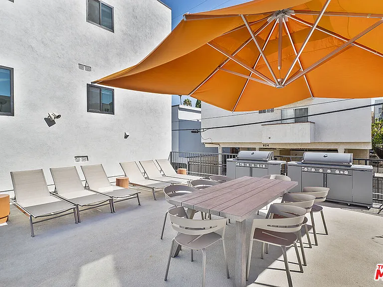 821 E 3rd St #209 — Photo 18