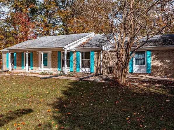 17 Wesley Ter, Weems, VA 22576