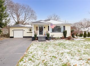 129 Sharon Dr, Rochester, NY 14626