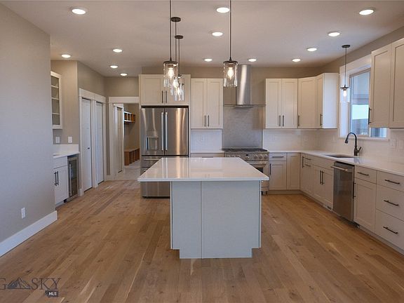 2nd image of 330 Swayback Ln