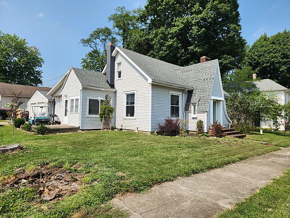 3rd image of 211 E Main St