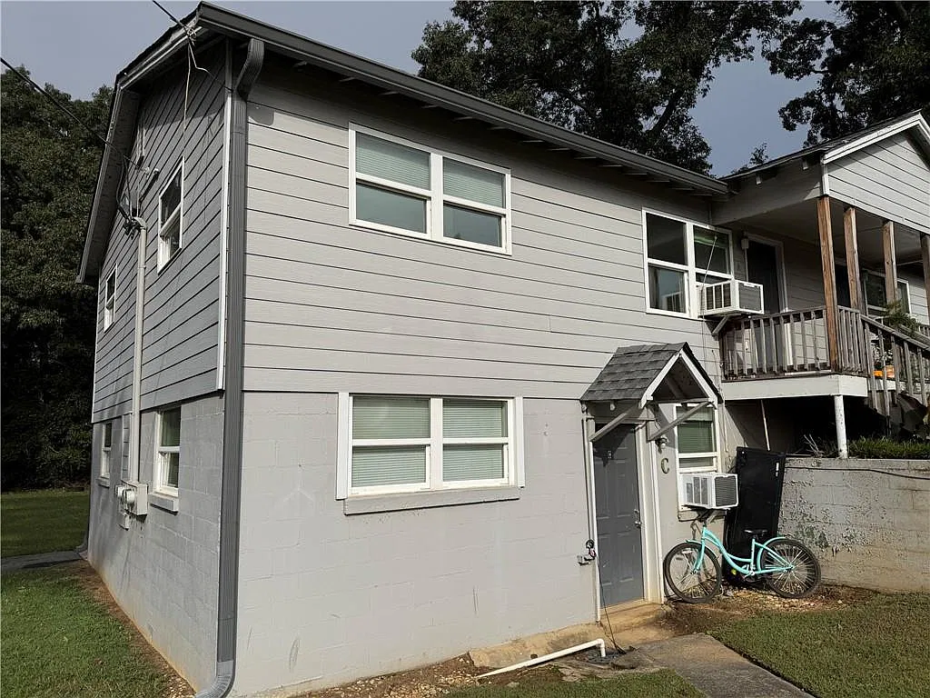 2 bed, 1.0 bath, 812 sqft, $1,200 — Photo 3