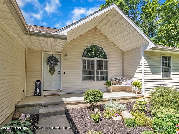 2nd image of 10420 Oakridge Dr