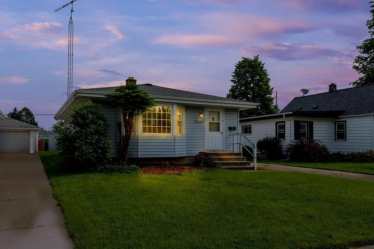 2406 26th STREET photo 1