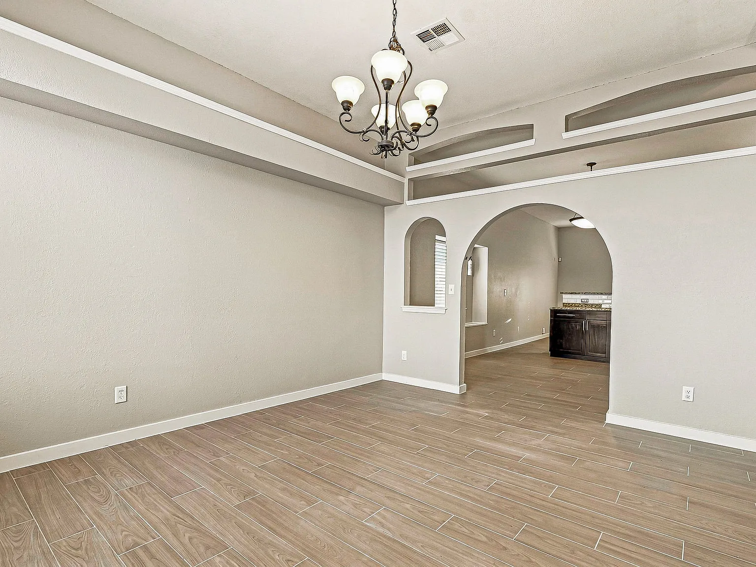 305 De Palma Place - 1 — Photo 4