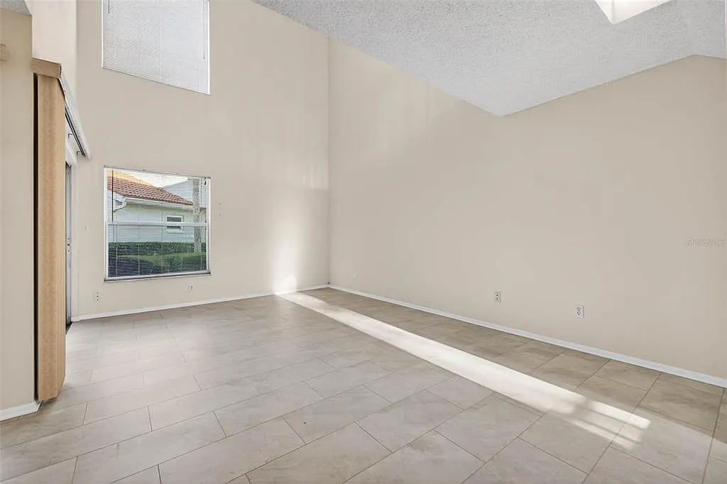 2 bed, 2.5 bath, 1210 sqft, $3,000 — Photo 4